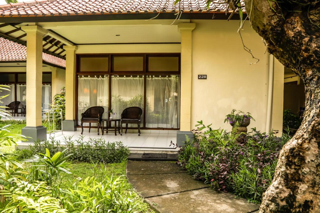 Besakih Beach Hotel Sanur Exterior foto