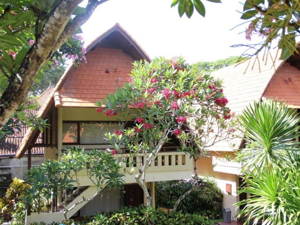Besakih Beach Hotel Sanur Exterior foto